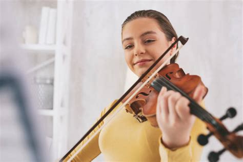  The Katzensteg: Um Romance Ardente Entre um Violinista Virtuoso e Uma Espiã Atraente de Berlim!