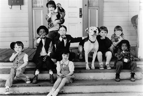  The Little Rascals: Uma Viagem nostálgica à Infância em Preto e Branco com Os Traquinhas!